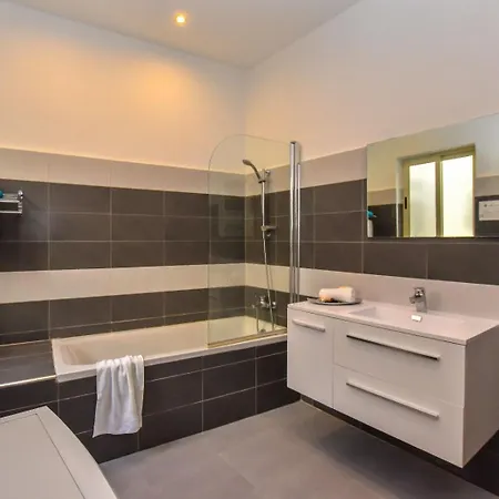 Sliema Central Apartment * Слима