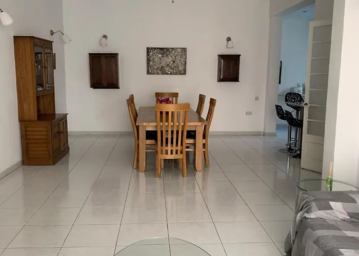 Sliema Central Apartment * Σλιέμα